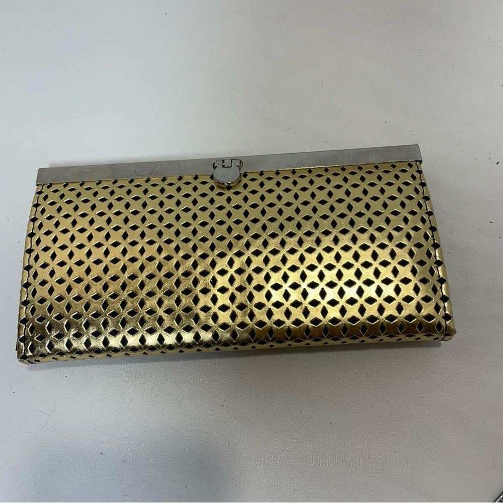 Gold Clutch Wallet purse. Spring type handle. Vintage. Pre-owned.